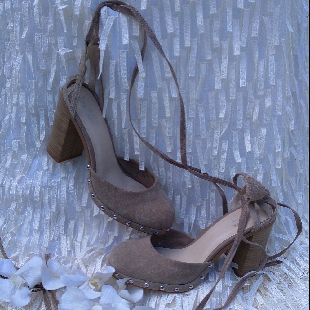 Seychelles 'Drift' Lace-up Pumps - Picture 1 of 8
